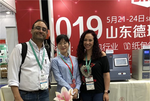 展會(huì )第二天111.jpg 展會(huì )第二天111.jpg