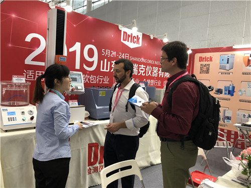 展會(huì )第二天777.jpg